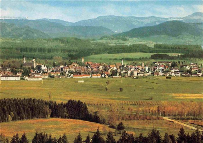 Isny Allgaeu Bayern Stadtpanorama Kirche Allgaeuer-Alpen Wiesen Herbst Bergkette