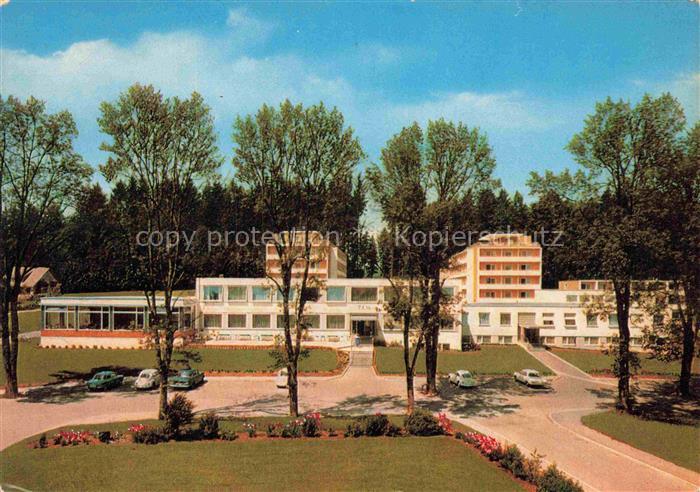 Neutrauchburg Isny Allgaeu Bayern Kuranstalt-Schwabenland Kurgebaeude Park Autos