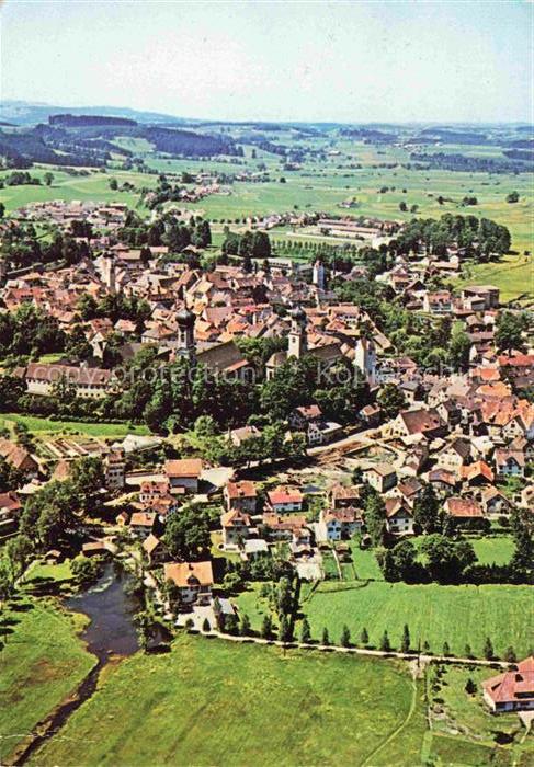 Isny Allgaeu Bayern Fliegeraufnahme Altstadt Kirche Fluss Allgaeu Wiesen Ortscha