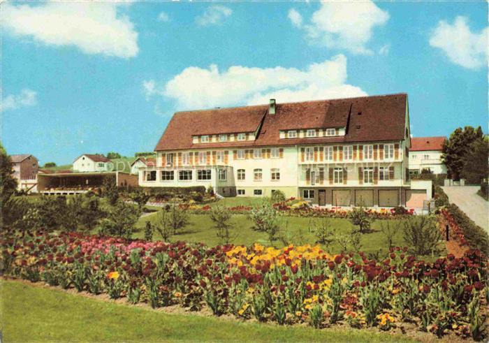 Wangen Allgaeu Bayern Kurheim Sonnenhof Garten Tulpen Blumenbeete Rasen Mansarde