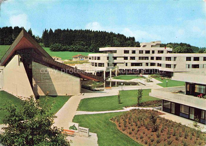 Wangen Allgaeu Bayern Altenheim-St-Vinzenz Hotelgebaeude Innenhof Teich Wald Wie