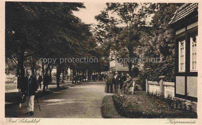 Bad Salzschlirf Fulda Hessen Kurpromenade Allee Kurgaeste Fachwerkhaus Spazierga