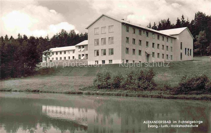 Bad Alexandersbad Volkshochschule Fichtelgebirge Teich Wald Gebaeude