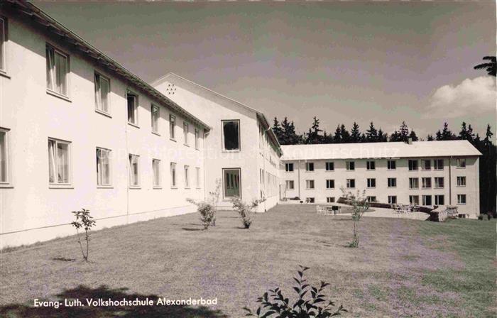 Bad Alexandersbad Volkshochschule Fichtelgebirge Innenhof Gebaeude Wald Wiese