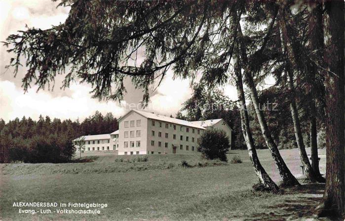 Bad Alexandersbad Volkshochschule Fichtelgebirge Wald Nadelbaum Wiese Gebaeude