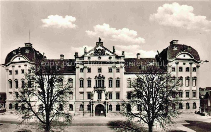 Ellingen Bayern Deutschordensschloss Barockschloss Schloss Baeume Fassade