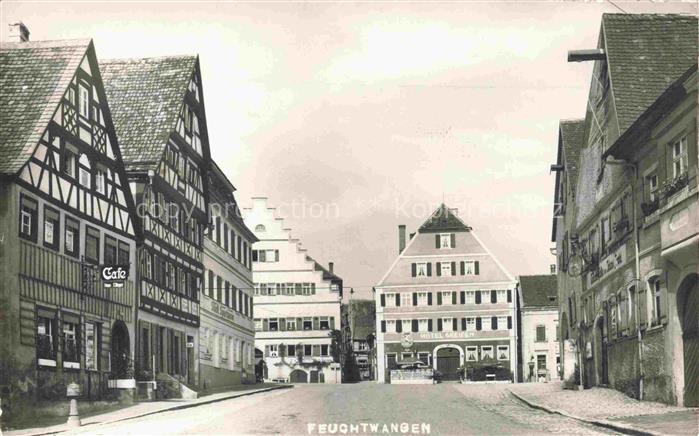 Feuchtwangen Marktplatz Fachwerkhaeuser Café Geschaefte Strassenszene