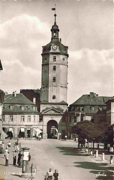 ANSBACH Mittelfranken Bayern Herriedertoor Uhrenturm Stadttor Passanten Geschaef