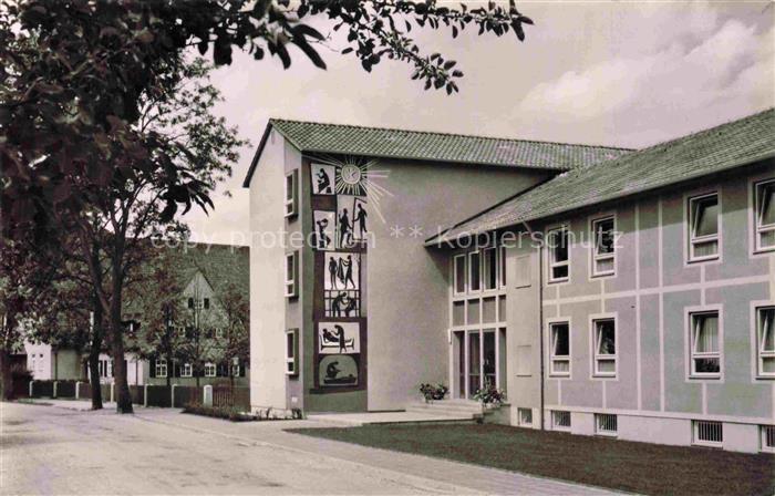 Neuendettelsau Sonnenheim Wandbild Sgraffito Wohnheim Baeume Rasen