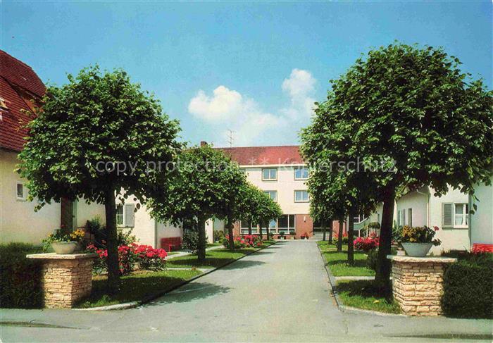 Brochenzell Altenheim-St-Josef Baeume Innenhof Blumen Wohngebaeude Einfahrt