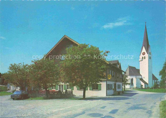 Deuchelried Gasthof-Adler Gasthaus Kirche Dorfplatz Baeume Auto Terrasse