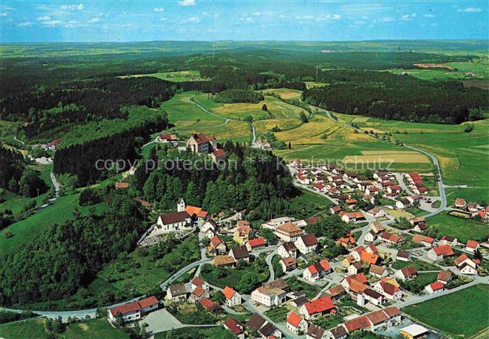 Waldburg 800m Ravensburg BW Burg Dorf Fliegeraufnahme Wohnhaeuser Felder Wald Ha