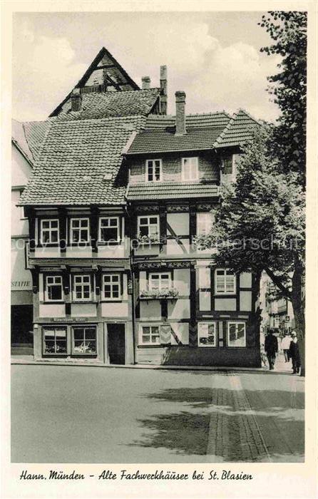 Hann. Muenden Fachwerk Fachwerkhaeuser St-Blasien Altstadt Geschaefte Passanten