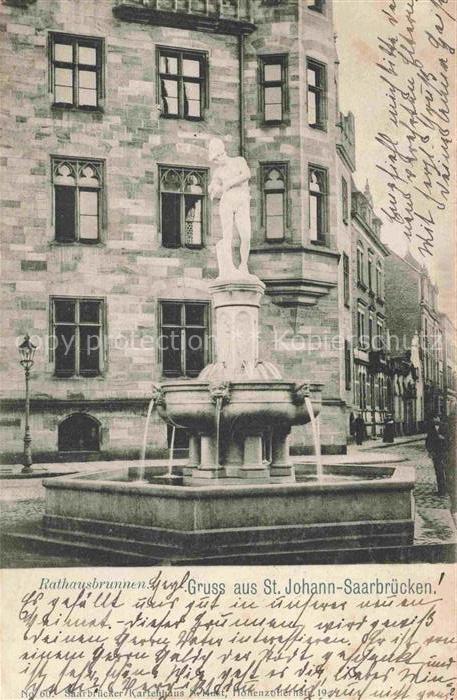 SAARBRueCKEN Saarland Rathausbrunnen Brunnen Rathaus Statue Strassenszene Latern