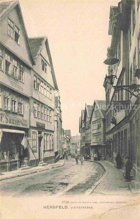 BAD HERSFELD Hessen Weinstrasse Fachwerk Geschaefte Gasse Passanten Altstadt