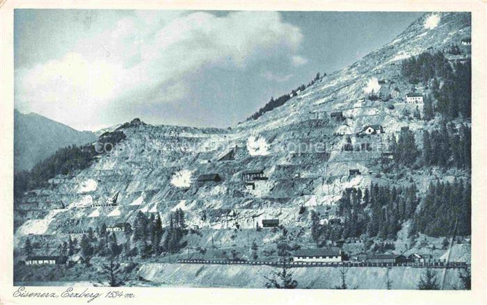 Erzberg Steiermark AT Erzberg Tagebau Eisenerzabbau Terrassen Haeuser Berghang I