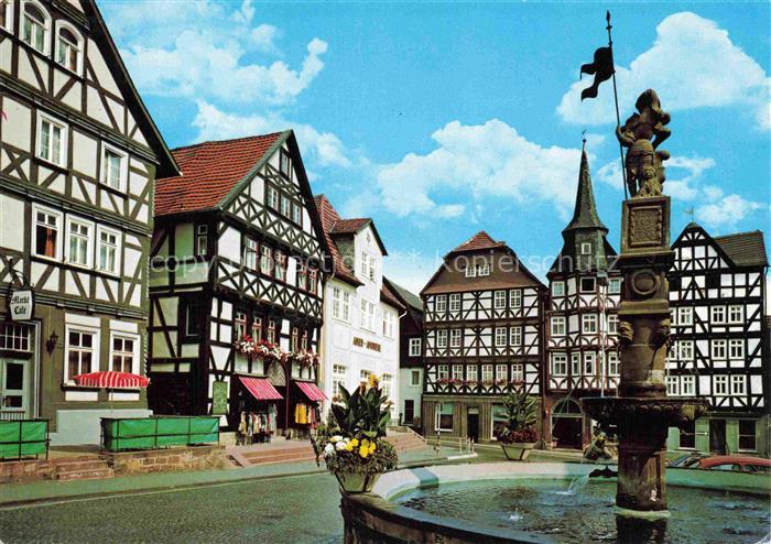 Fritzlar Hessen Rolandsbrunnen Marktplatz Fachwerkhaeuser Markt-Café Brunnen Fah