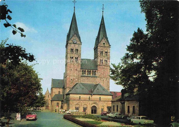 Fritzlar Hessen Dom Kirche Zwillingstuerme Romanik Fassade Strasse