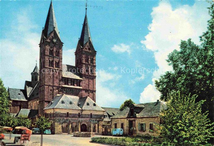 Fritzlar Hessen St-Petri-Dom Romanik Kirche Schatzkammer Zwillingstuerme Brunnen