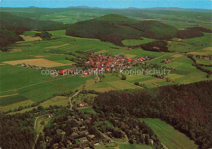 Kleinern Edertal Waldeck Hessen Fliegeraufnahme Dorf Felder Huegel Wald Edersee
