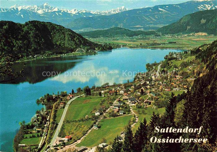 Sattendorf Ossiachersee Kaernten AT Ossiachersee Julische-Alpen Berge Wald Ortsc