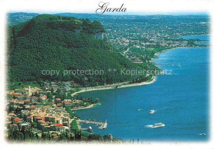 Garda Lago di GardaVerona Veneto IT Lago-di-Garda Stadtansicht Hafen Felsen Berg