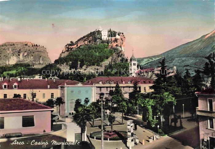 Arco Trentino IT Casino-Municipale Burg Felsen Stadtansicht Kirche Palmen Berge