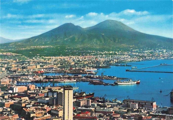 NAPOLI Neapel Naples IT Porto Vesuv Stadtpanorama Hafen Schiffe Bucht Stadtansic