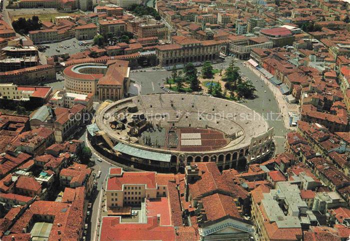 VERONA Veneto IT Arena Piazza-Bra Amphitheater Luftaufnahme Altstadt Roemerzeit