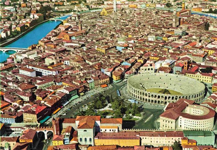 VERONA Veneto IT Arena Adige Amphitheater Luftaufnahme Altstadt Piazza-Bra