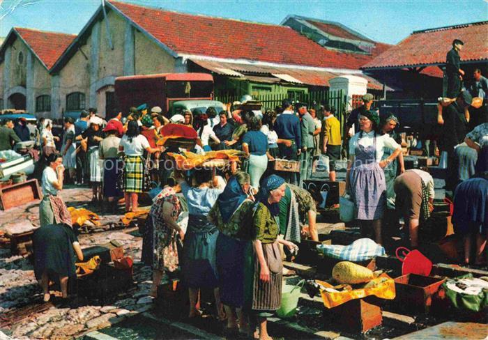 LISBOA Lisbon Lissabon Lisbonne PT Cais-da-Ribeira Markt Fischhaendlerinnen Mark
