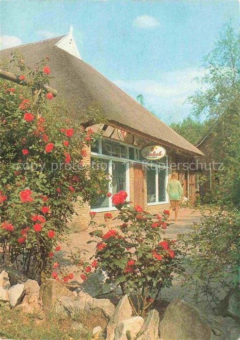 Smilde Drenthe NL Camping-de-Horrebieter Reetdach Rosen Frau Baeume Jannes-Brugg