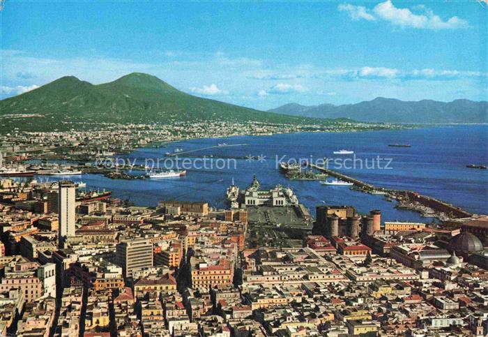 NAPOLI Neapel Naples IT Vesuv Hafen Castel-Nuovo San-Martino Bucht Schiffe Stadt