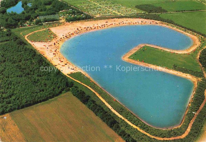 Ronostrand Norg Drenthe NL Ronostrand See Strand Badegaeste Sonnenschirme Campin