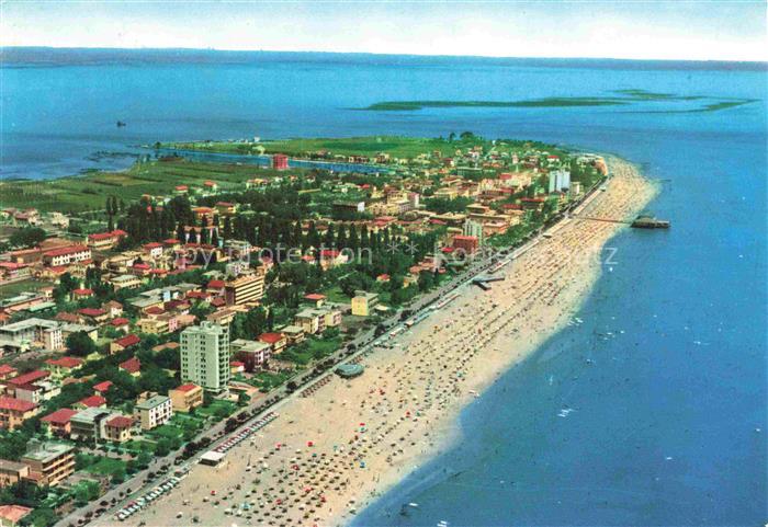LIGNANO  Sabbiadoro Veneto IT Luftbild Strand Meer Strandpromenade Ferienhaeuser