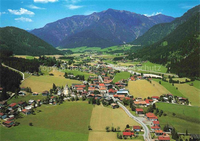Waidring Tirol AT Fliegeraufnahme Bergdorf Talkessel Kirche Bergpanorama Wiesen