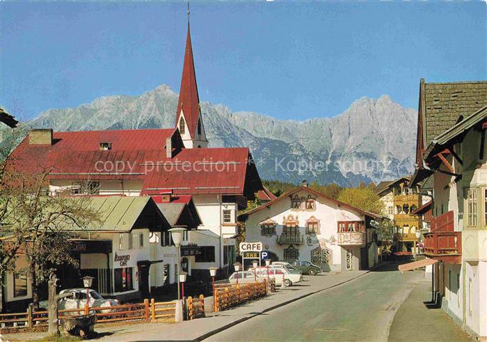 SEEFELD Tirol AT Dorfstrasse Kirche Café Bergpanorama Karwendel Fassadenmalerei