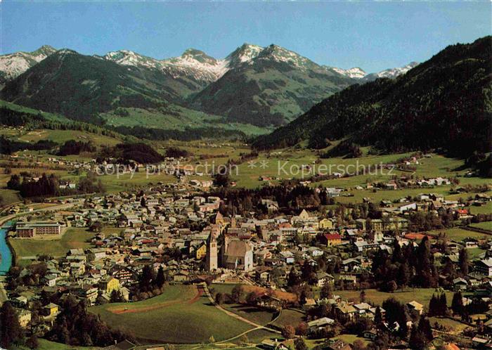 Kitzbuehel Tirol AT Fliegeraufnahme Talkessel Kirche Bergpanorama Stadtansicht F