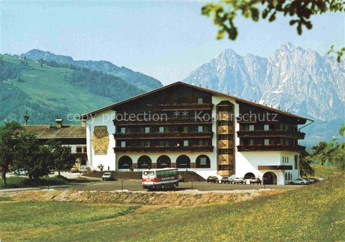 Koessen Tirol AT Alpenhotel-Peternhof Hotel Berge Wiesen Autos Bus Alpenpanorama