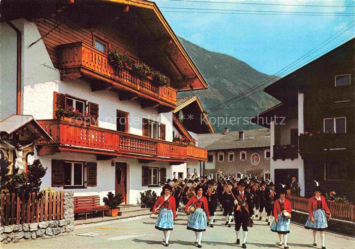 Stans Tirol AT Musikkapelle Tracht Blaskapelle Dorfstrasse Tiroler-Haus Balkon B