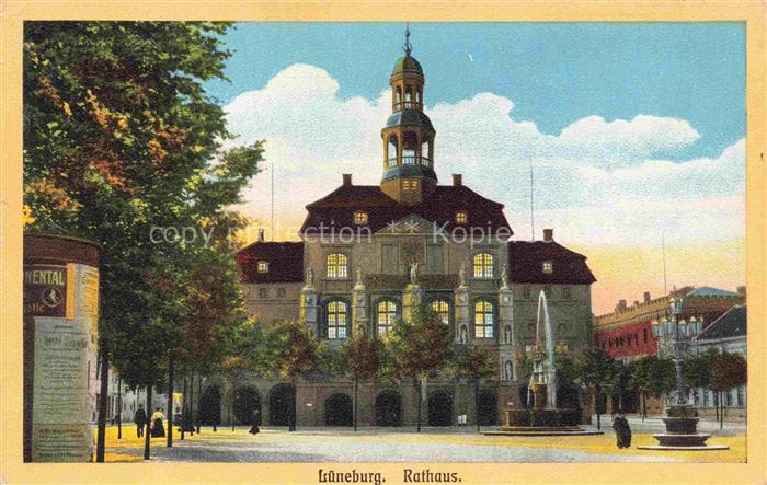 LueNEBURG Niedersachsen Rathaus Brunnen Marktplatz Passanten Continental-Reifen