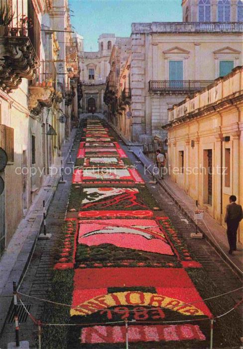 Noto Syrakus Siracusa Sicilia IT Infiorata Via-Nicolaci Blumenteppich Fest Stras