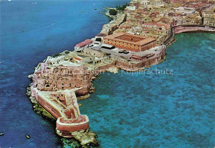 SIRACUSA Syrakus Sicilia IT Fliegeraufnahme Ortigia Kastell Meer Insel Festung A