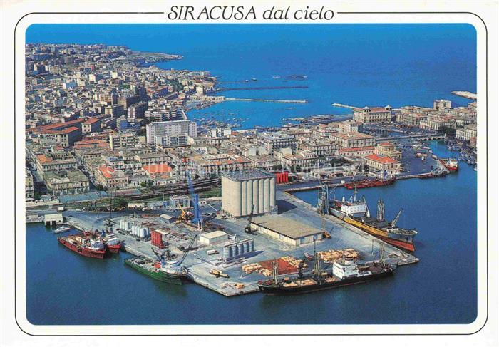 SIRACUSA Syrakus Sicilia IT Fliegeraufnahme Hafen Porto Schiffe Kran Stadtansich
