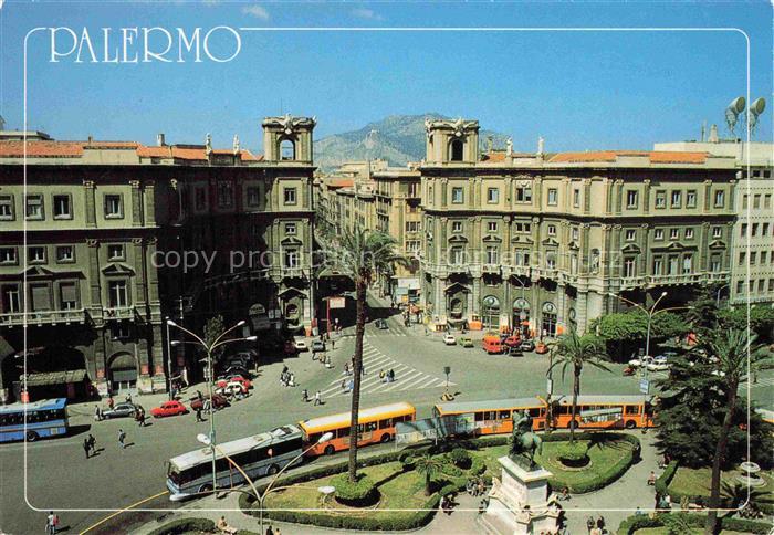 PALERMO  Sicilia IT Piazza-Giulio-Cesare Strassenszene Busse Palmen Reiterstandb