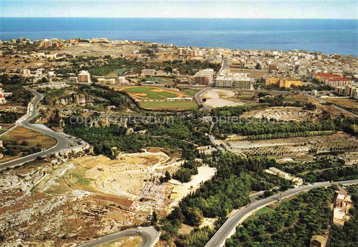 SIRACUSA Syrakus Sicilia IT Zona-archeologica Amphitheater Luftbild Kueste Stadt