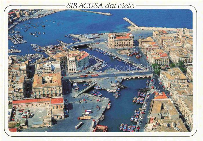 SIRACUSA Syrakus Sicilia IT Ponte-Umberto Hafen Fliegeraufnahme Boote Bruecke Al