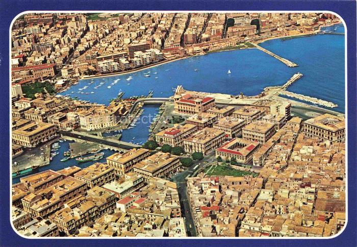 SIRACUSA Syrakus Sicilia IT Fliegeraufnahme Hafen Altstadt Meer Boote Bruecke Ku
