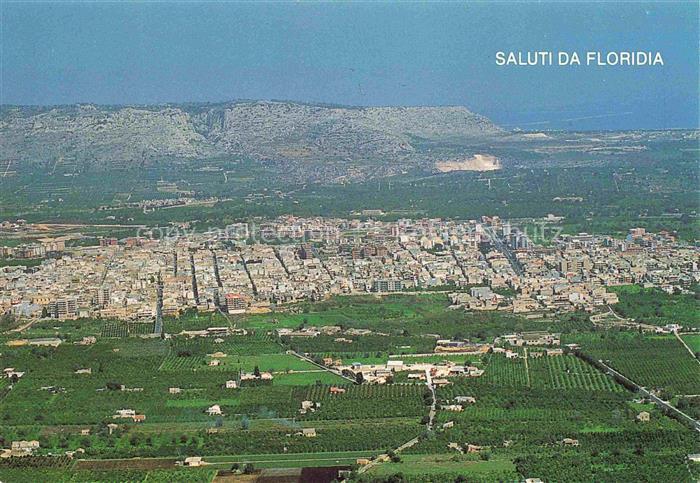 Floridia Sicilia IT Fliegeraufnahme Stadtansicht Felder Berge Wohnhaeuser