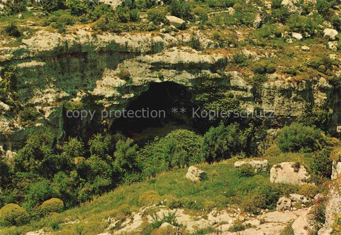 Pantalica Nekropole SIRACUSA Syrakus Sicilia IT Nekropole Hoehle Felsen Vegetati